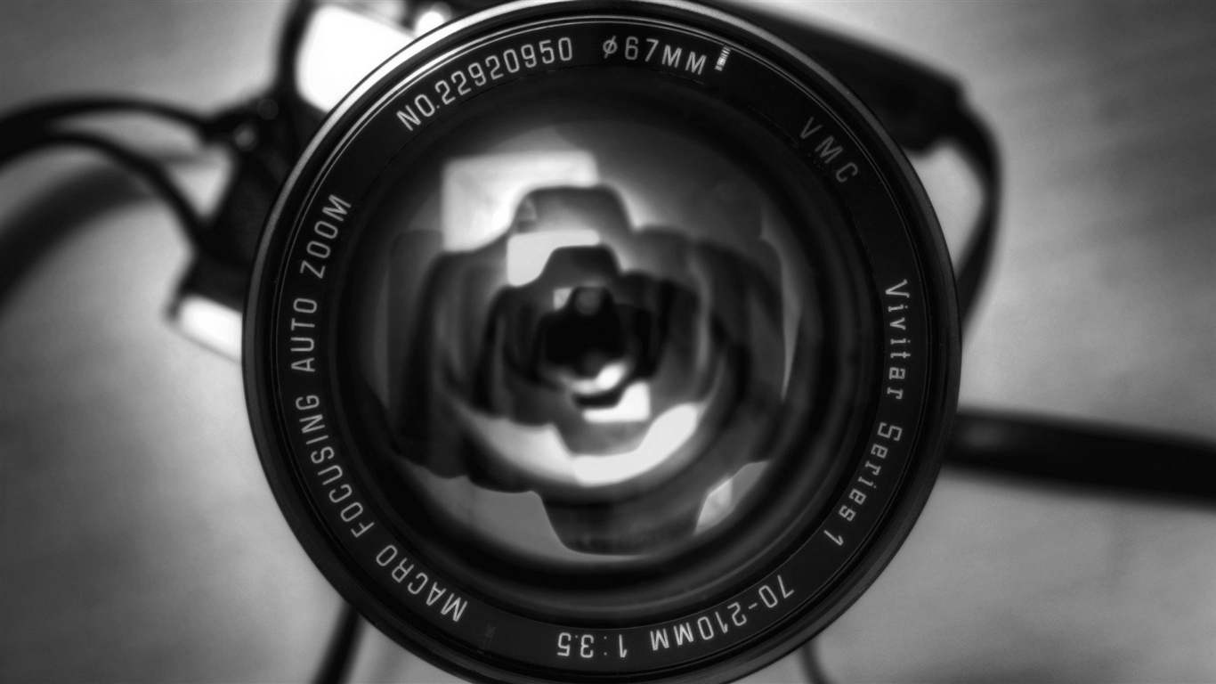 an image showing the lens of a camera